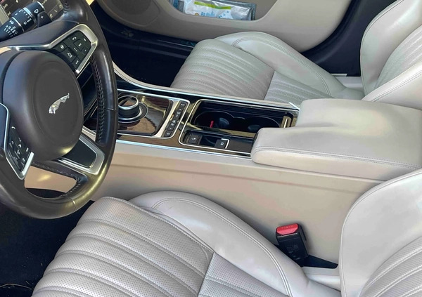 Jaguar XF cena 172200 przebieg: 90432, rok produkcji 2018 z Kleszczele małe 56